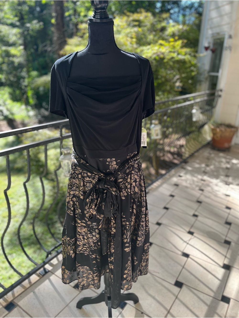 Elegant Black Floral Midi Dress with Bow Waist